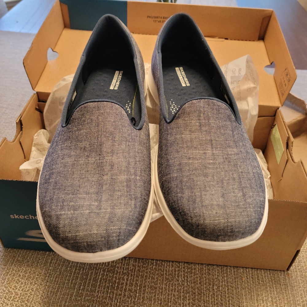 Sketchers shoes size 11